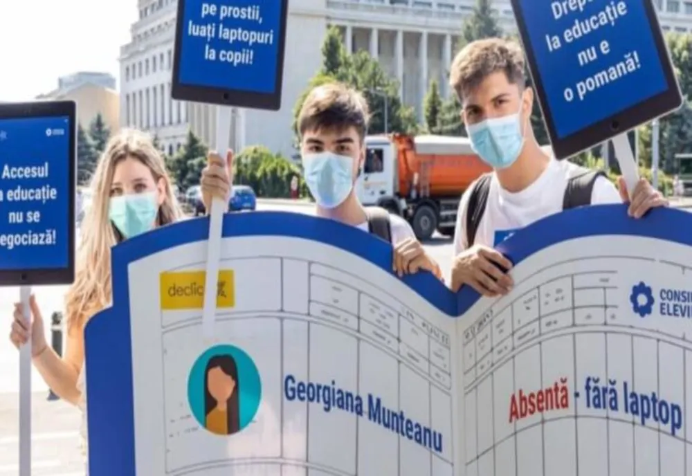 Elevii protestează în fața Guvernului cu doar o lună înainte de începerea școlii