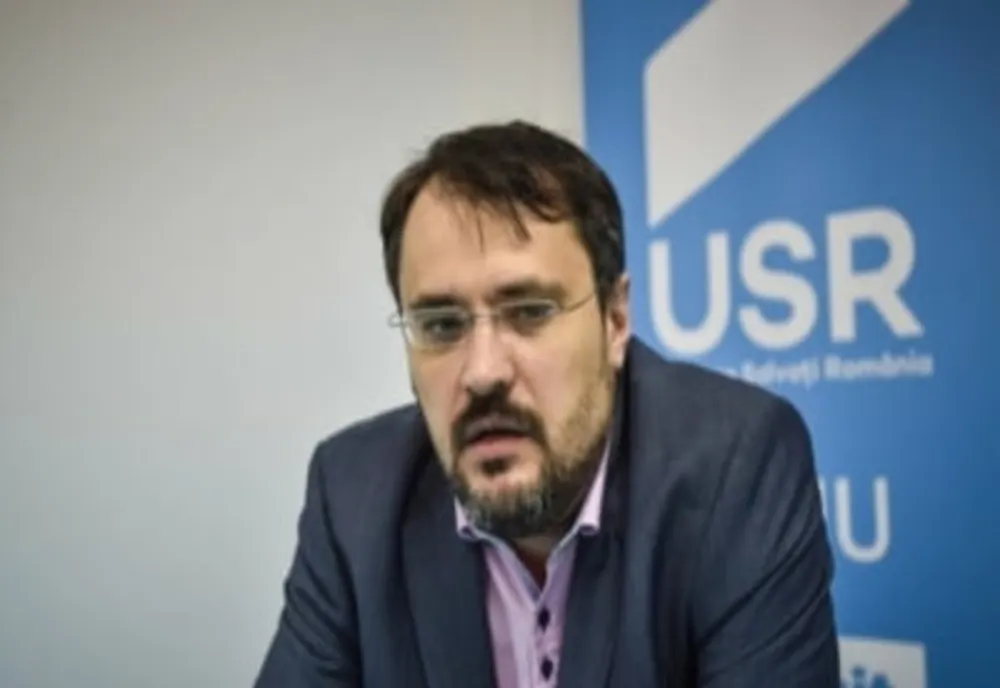 USR, dispus să renunțe la unele portofolii în negocierile pentru refacerea coaliției. Apel la PNL și UDMR