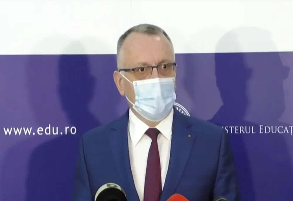 Cîmpeanu anunţă primul caz pozitiv de COVID, după testele cu salivă. Este vorba despre un elev de la Liceul I. L. Caragiale din Capitală