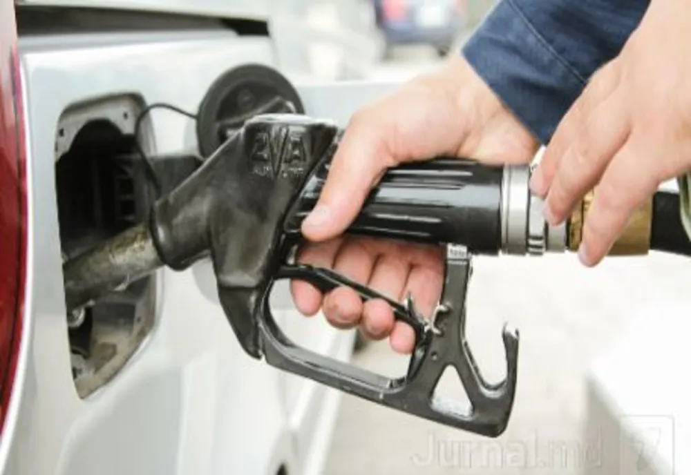 Ministerul Finanţelor reduce cu 25% acciza la motorină în prima jumătate a lunii septembrie