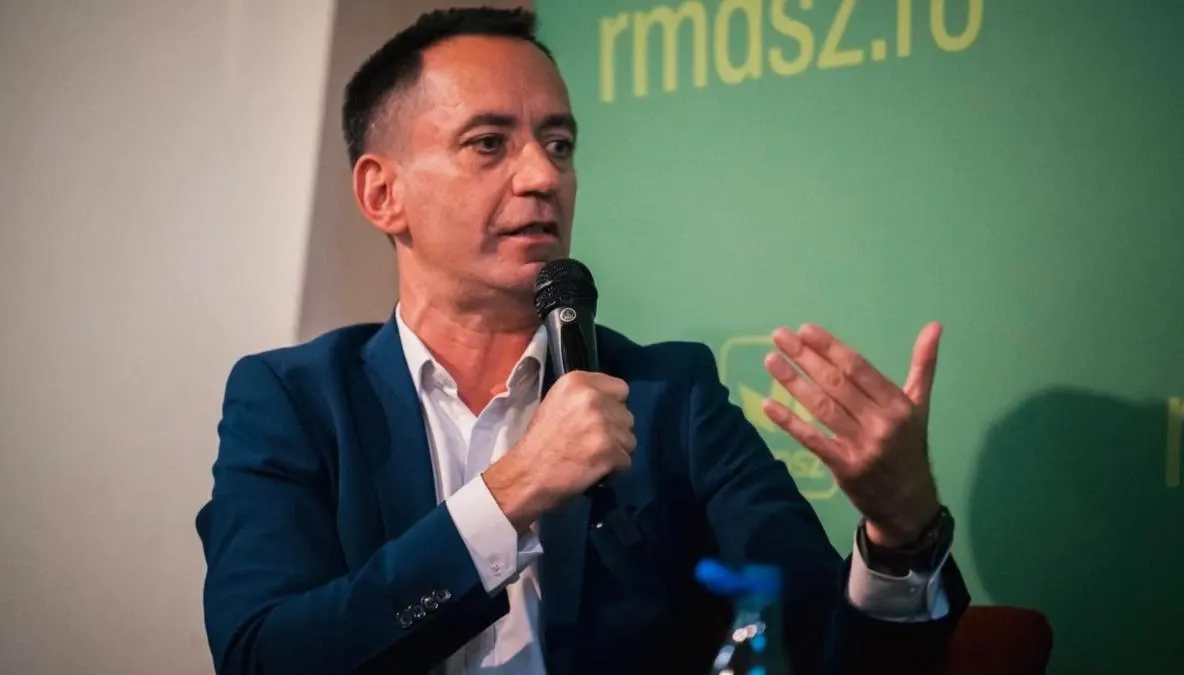 UDMR desființează proiectul AUR ajuns în Parlament care obligă la sărutarea drapelului