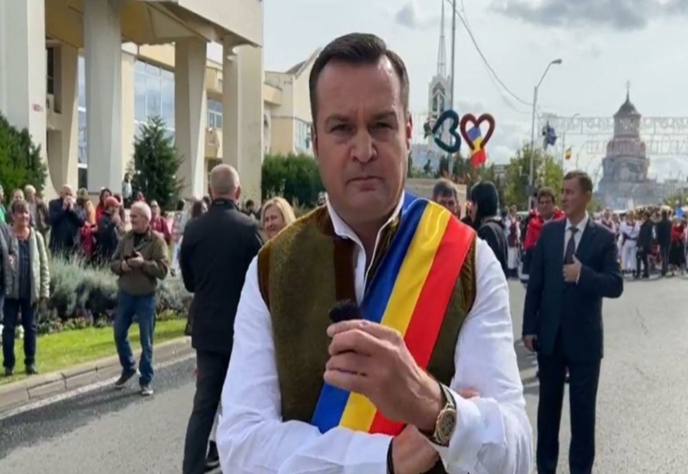 Confruntare în direct între primarul Cătălin Cherecheș și viceprimarul UDMR din Baia Mare, Pap Zsolt, după scandalul tricolorului dat jos