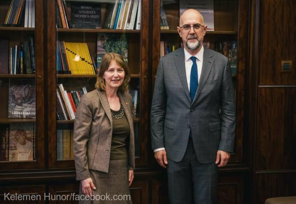 Preşedintele UDMR, vicepremierul Kelemen Hunor, s-a întâlnit, luni, cu ambasadorul SUA la Bucureşti, Kathleen Kavalec. Ce au discutat