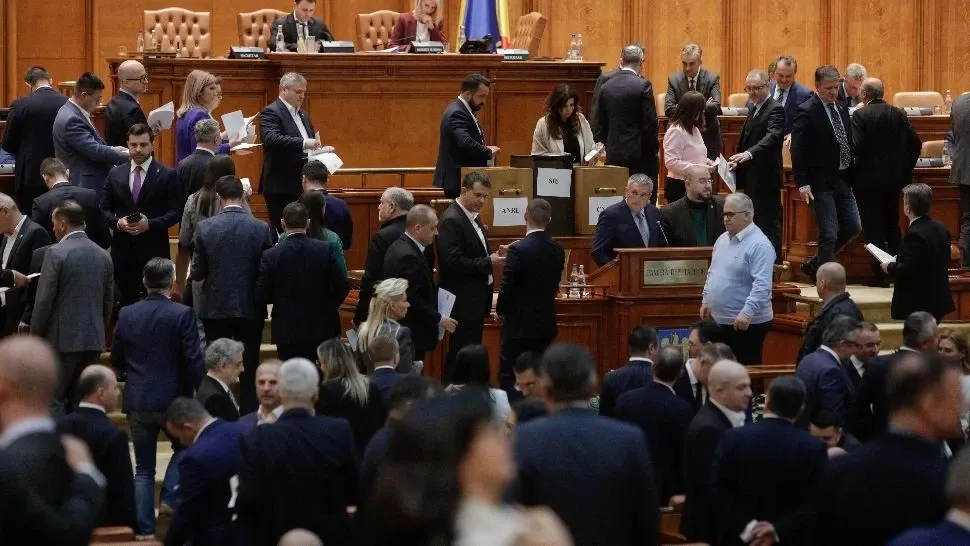 Parlamentarii revin de urgență din vacanță. Legile din PNRR și negocierile pentru noul Guvern, pe agenda sesiunii extraordinare