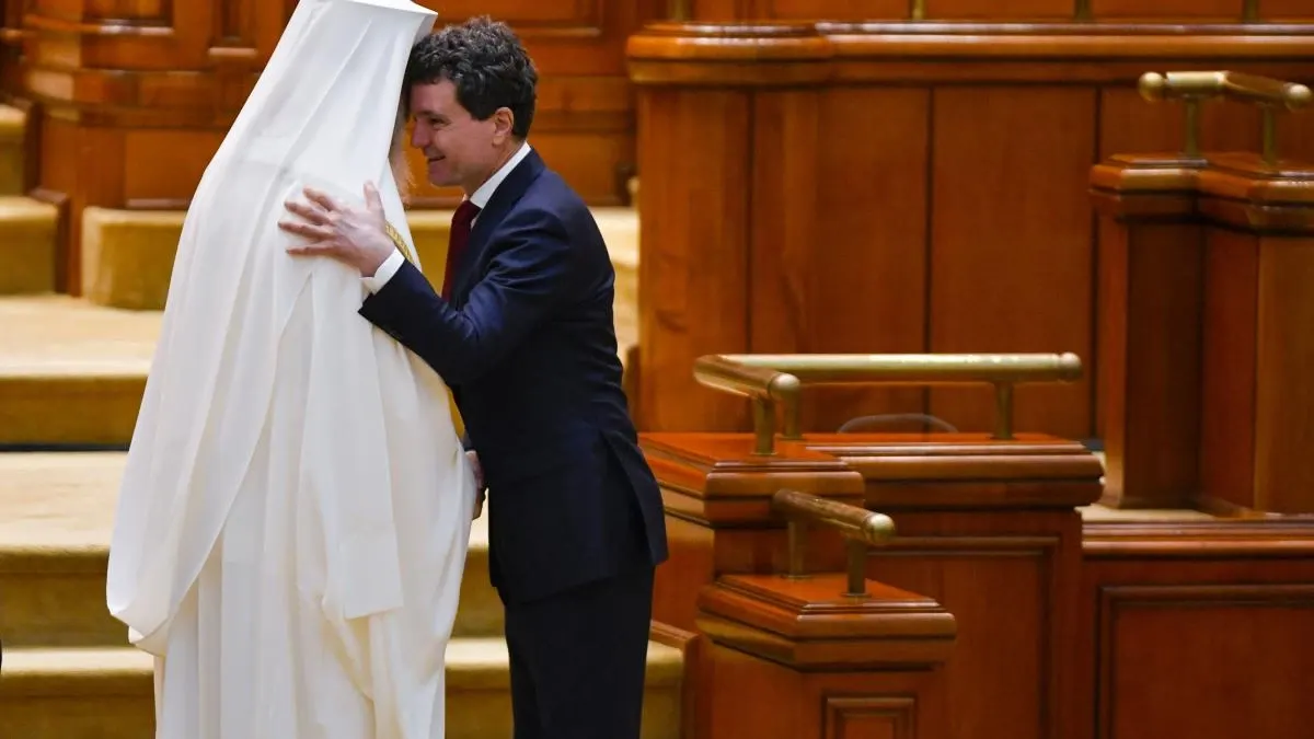 Nicușor Dan, de ziua Patriarhului Daniel: „Biserica Ortodoxă Română contribuie la sănătatea morală și la solidaritatea societății”