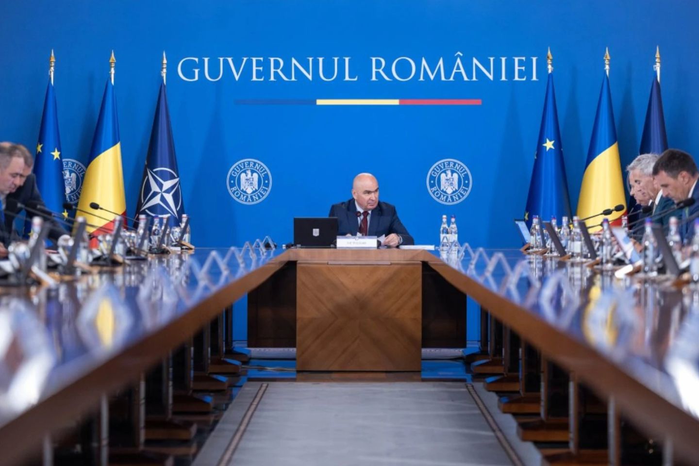 Câți bani pierde România din cauza menținerii Guvernului interimar. Actualul Executiv rămâne până în iunie