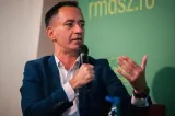 UDMR desființează proiectul AUR ajuns în Parlament care obligă la sărutarea drapelului