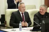 „Prostia e ca betonul. Odată turnată, se va întări”. Replici dure în comisiile care i-au audiat pe miniștrii Guvernului Niculescu
