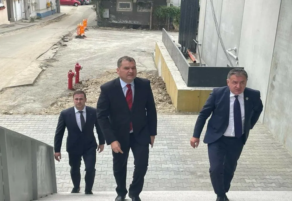 Ministrul Cseke Attila - MDLPA, secretari de stat și reprezentanții ACOR și UNCJR prezenți în Pitești
