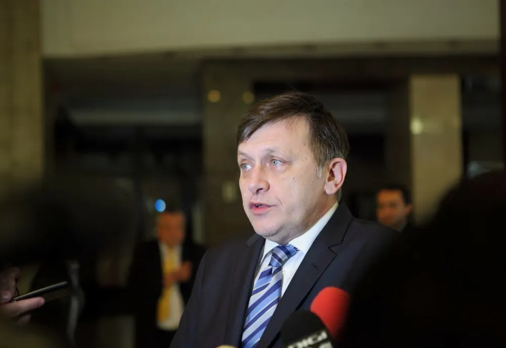 CRIN ANTONESCU CALMEAZĂ SPITITELE: SCUTUL DE LA DEVESELU NU SE MUTĂ NICIUN CENTIMETRU