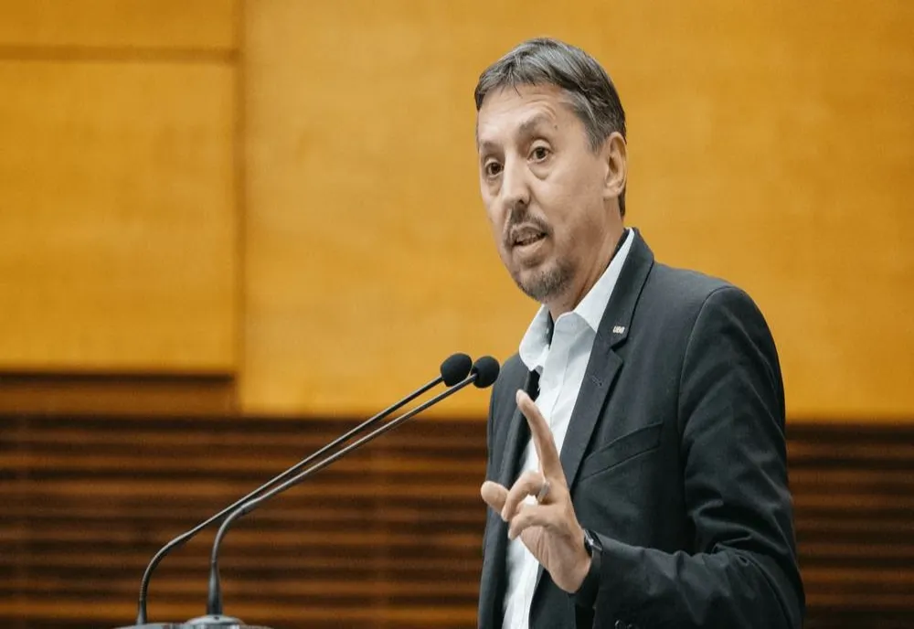 Sidicatele pun tunurile pe Daniel David: se cere demisia ministrului Educației