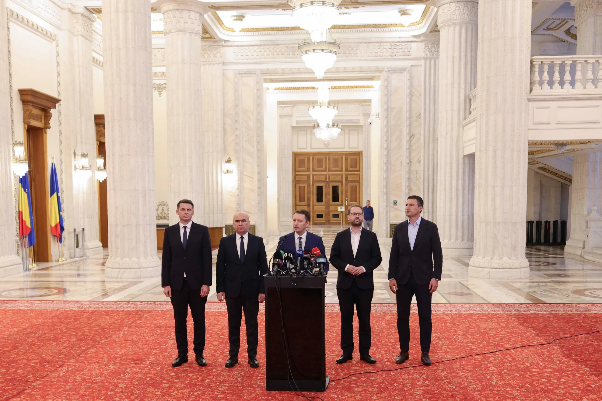 Siegfried Mueșan curtează PSD, dar respinge o negociere cu partidul AUR. Foto/Inquam Photos/Octav Ganea