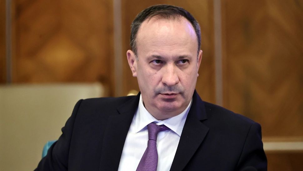 Adrian Câciu, atac la adresa lui Bolojan: „Avem peste 50 de miliarde la buget, dar nu găsim 3 miliarde pentru cei vulnerabili”