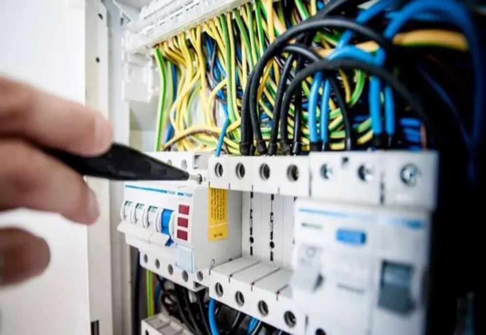 Senatorul Antal Lóránt: Prosumatorii pot cere compensarea financiară a surplusului de energie produsă la o lună, nu după 2 ani