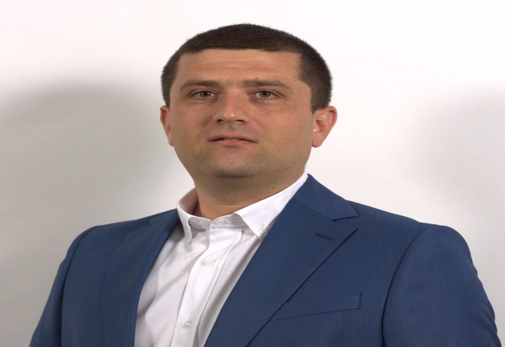 ”CUM DUMNEZEU SE ÎNTÂMPLĂ, REZULTATUL ACESTOR FIRME DE SELECȚIE ESTE O LISTĂ FOARTE SCURTĂ DE POLITICIENI?” – MIRUȚĂ DESPRE ANGAJĂRILE LA STAT