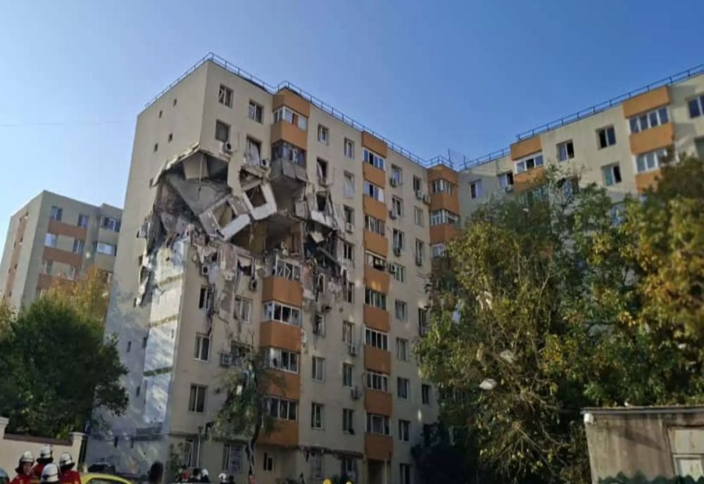 EXPLOZIE DEVASTATOARE ÎNTR-UN BLOC DIN BUCUREȘTI. DOUĂ PERSOANE AU DECEDAT. A FOST ACTIVAT PLANUL ROȘU DE INTERVENȚIE