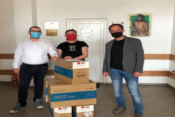 UDMR a donat 10.000 de măști eleviilor din județul Sibiu