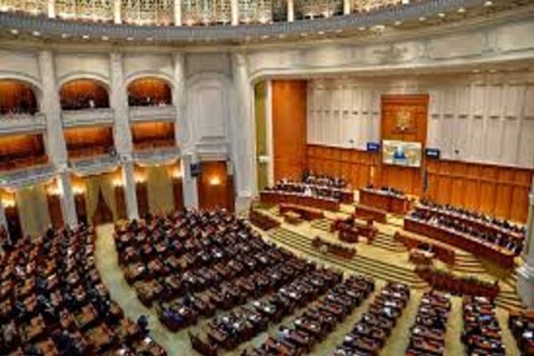 Proiectul Codului Administrativ inițiat de UDMR, cu obligativitatea folosirii limbii maghiare, pe masa deputaților