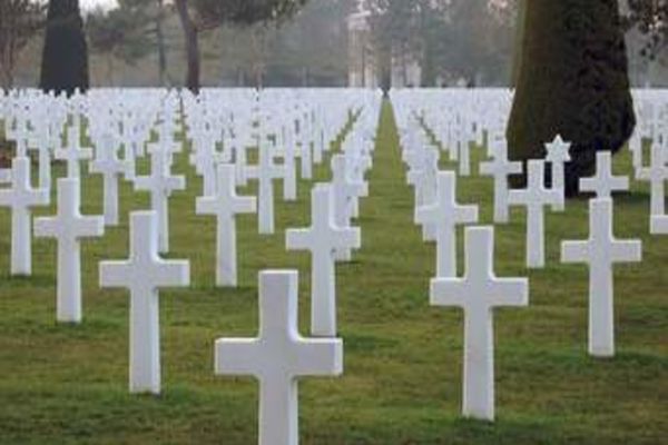 UDMR salută raportul SUA care menționează profanarea cimitirului militar din Valea Uzului