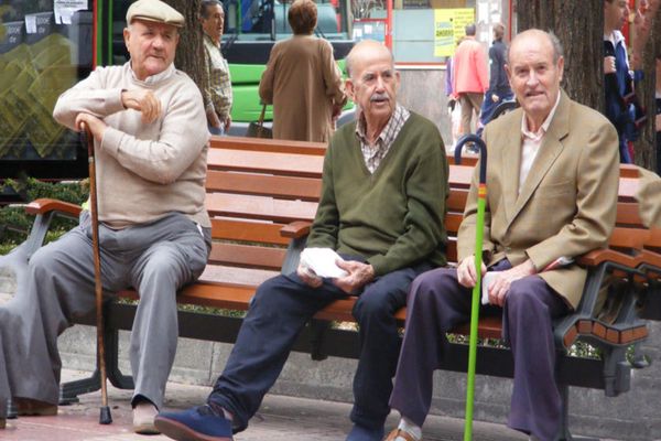 Deputații au decis scăderea vârstei de pensionare pentru o anumită categorie de români