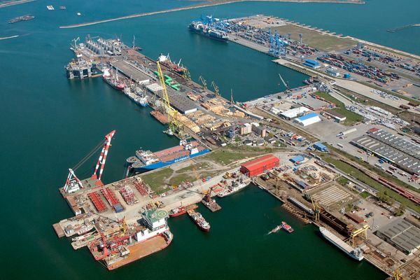 Ludovic Orban: „Azotatul de amoniu din portul Constanța urmează să fie transportat către destinație”