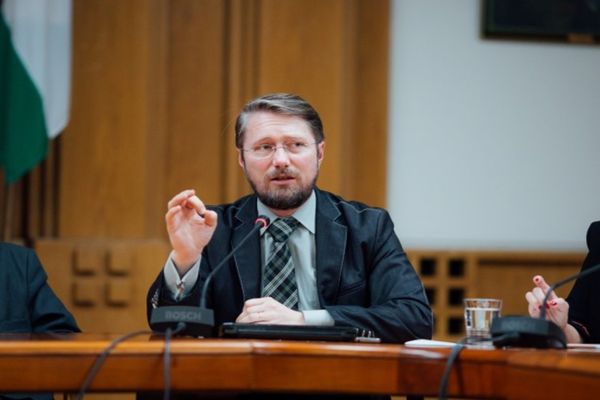 Deputatul UDMR Szabo Odon: Lucrătorii transfrontalieri vor beneficia de culoare de trafic speciale în punctele de trecere a frontierei