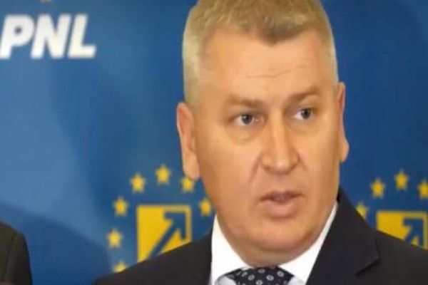 Deputatul PNL Florin Roman: ”Distinsa doamnă Renate Weber se pregătește să plece acasă!”