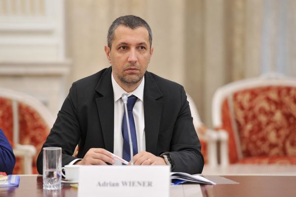 Deputatul USR Adrian Wiener: ”Nu cred că şcoala, cum o ştiam înaintea pandemiei, va fi posibilă în următoarea perioadă”