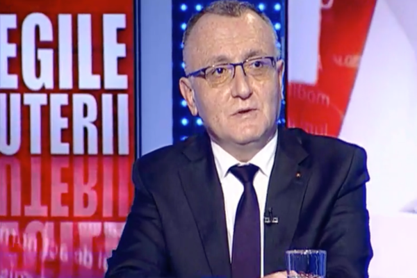 Sorin Cîmpeanu cere mai mulți dascăli: ”Reducerea numărului de elevi din clasele de liceu înseamnă 1.000 de clase în plus”