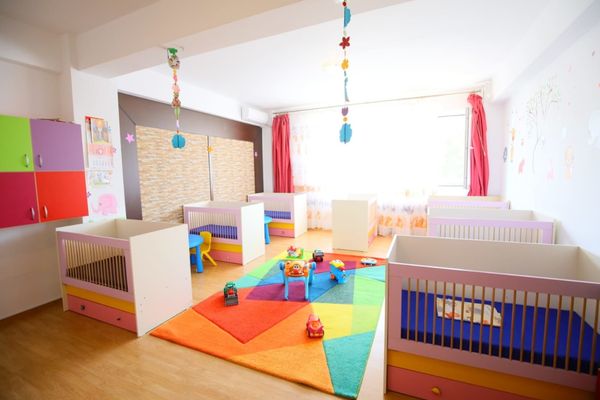 Buget: Cseke Attila anunţă extinderea reţelei de creşe în România