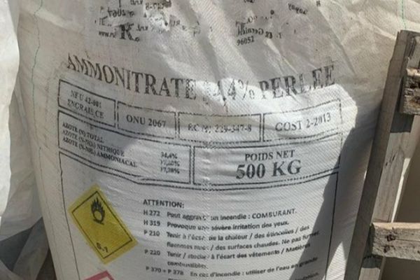 48 de tone de îngrășăminte chimice cu azotat de amoniu, stocate în aer liber, indisponibilizate de polițiști