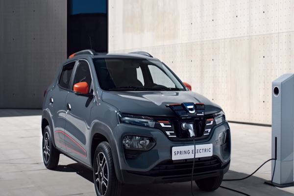 Ministrul Mediului, după ce s-a plimbat cu Dacia Spring: ”Sper să pornească revoluția mașinilor electrice în România”