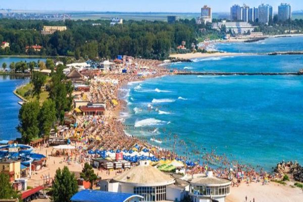 Distracția la malul mării, reglementată printr-un ordin NOU al miniștrilor Sănătății, Economiei și Mediului