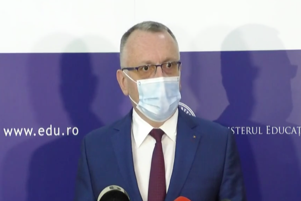 Cîmpeanu anunţă primul caz pozitiv de COVID, după testele cu salivă. Este vorba despre un elev de la Liceul I. L. Caragiale din Capitală