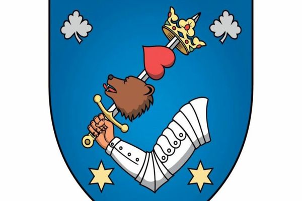 Ministrul Tanczos Barna despre stema orașului Odorheiu Secuiesc: ”O sabie şi un cap de urs nu înseamnă instigare la ucidere”