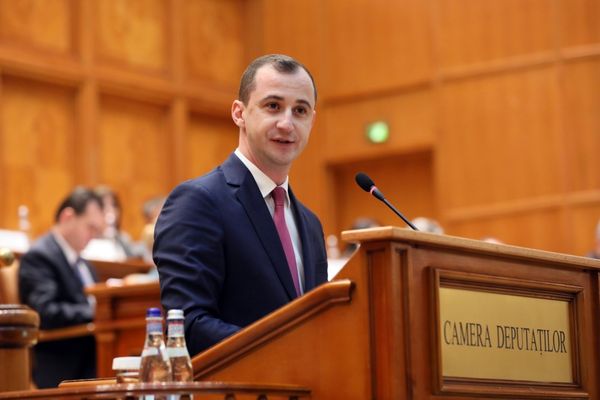 Înjurături în Parlament: Deputații AUR și PSD și-au adresat cuvinte grele! Dialog halucinant - De la ce a pornit scandalul
