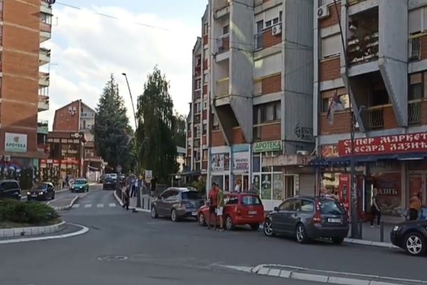 TENSIUNI la granița Serbia-Kosovo: Sirenele anti-aeriene sună neîntrerupt! Se aud ÎMPUȘCĂTURI de mitralieră