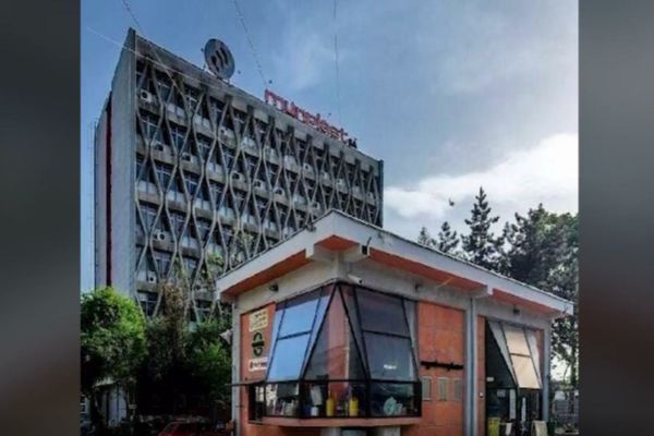 SCANDALUL demolării fabricilor românești. Dorin Iacob: Niciun guvern nu a venit cu o strategie. S-a prăbușit, de fapt, o industrie