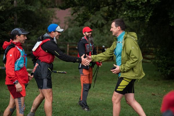 Ministrul Tánczos Barna i s-a alăturat duminică ultra-maratonistului Tiberiu Useriu în alergare pe Via Transilvanica