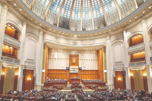 SCANDAL uriaș în Parlament: îmbrânceli și înjurături de nedescris - Doar aleșii locali vor avea salarii majorate