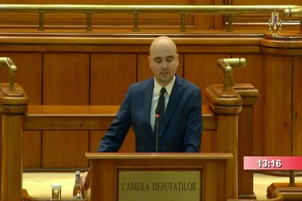 Senatorul UDMR Novak Csaba Zoltan a anunţat luni demisia din Parlament: ”Este o alegere personală, profesională”
