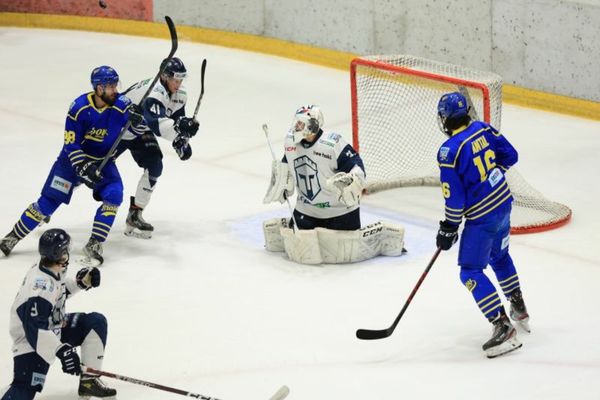 Hochei: Înfrângeri pe linie pentru echipele româneşti din Erste Liga