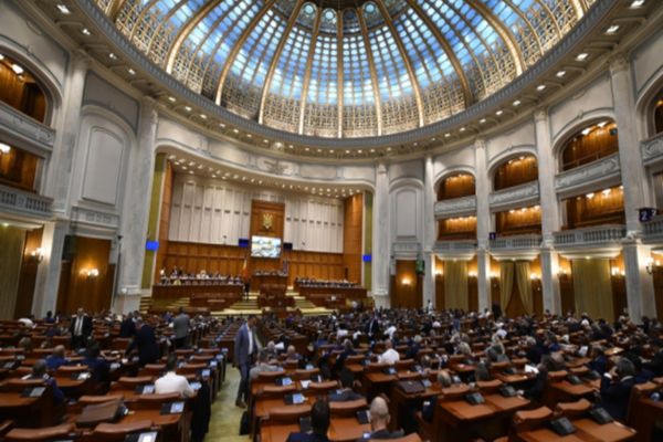 Senatul a votat legea pensiilor speciale. Proiectul merge la Camera Deputaţilor, for decizional