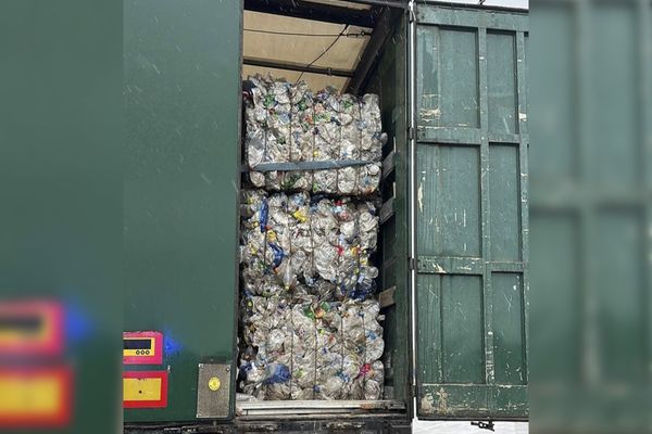 Giurgiu. Peste 35 de tone de deşeuri din plastic încărcate din Grecia, oprite la frontieră