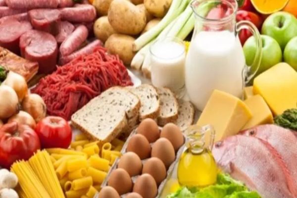 Consiliul Concurenței susține că prețurile medii ale alimentelor de bază au scăzut cu până la 43%