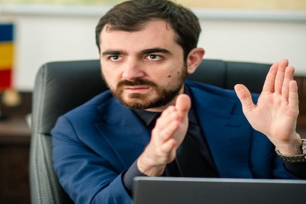 Deputatul USR Claudiu Năsui: Dacă scopul e să taie pensii speciale, Guvernul Bolojan ar trebui să încerce să le taie pe toate