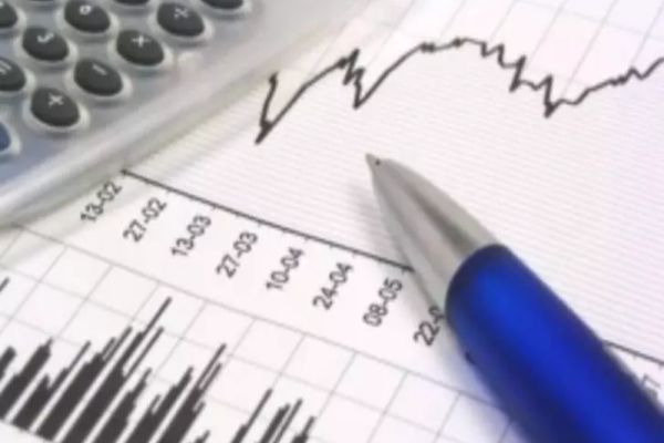 Deficitul balanței comerciale a scăzut la 32,7 miliarde de euro în 2025