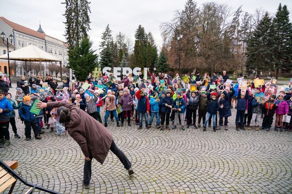 Antal Árpád, primarul din Sf. Gheorghe: ”O mulțime de copii și adulți cu cărți în mâini au umplut Piața Centrală din Sfântu Gheorghe”