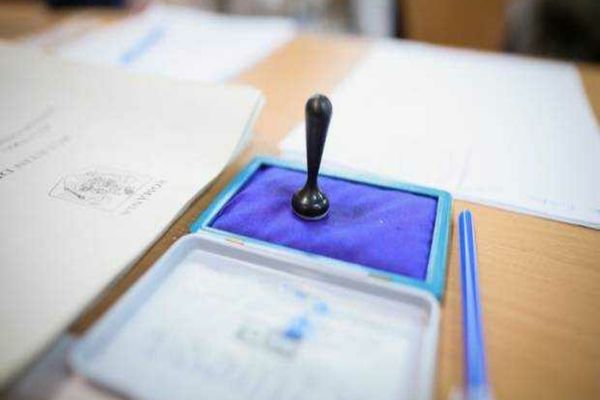 REPOZIȚIONARE TOTALĂ ÎN INTENȚIILE DE VOT, ÎN PRAG DE ALEGERI. DATELE CELUI MAI RECENT SONDAJ CURS DINAMITEAZĂ CLASA POLITICĂ. PE CINE VOR ROMÂNII LA COTROCENI?