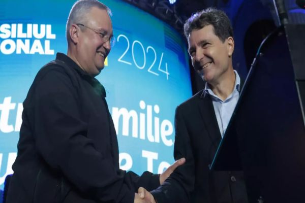 NICOLAE CIUCĂ ȘI NICUȘOR DAN, UMĂR LA UMĂR. CEI DOI PARTICIPĂ ÎMPREUNĂ LA ZILELE BUCUREȘTIULUI